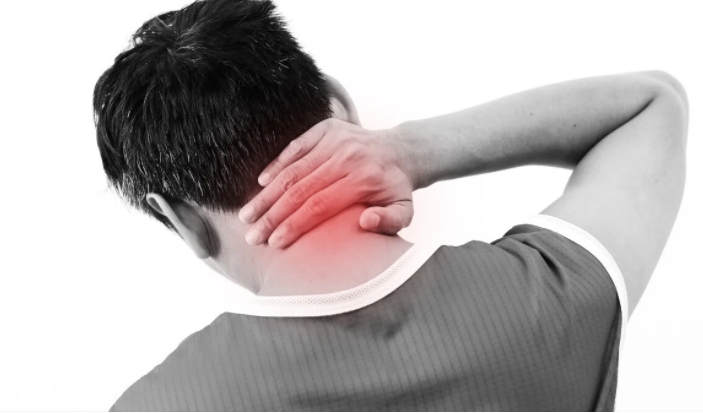 颈椎疼怎么办？颈椎疼是什么原因导致的？颈椎疼会引起哪些地方疼痛？